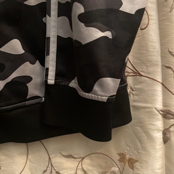 Adidas’s Mens L/S sweater. Mint Condition - Picture 5 of 9